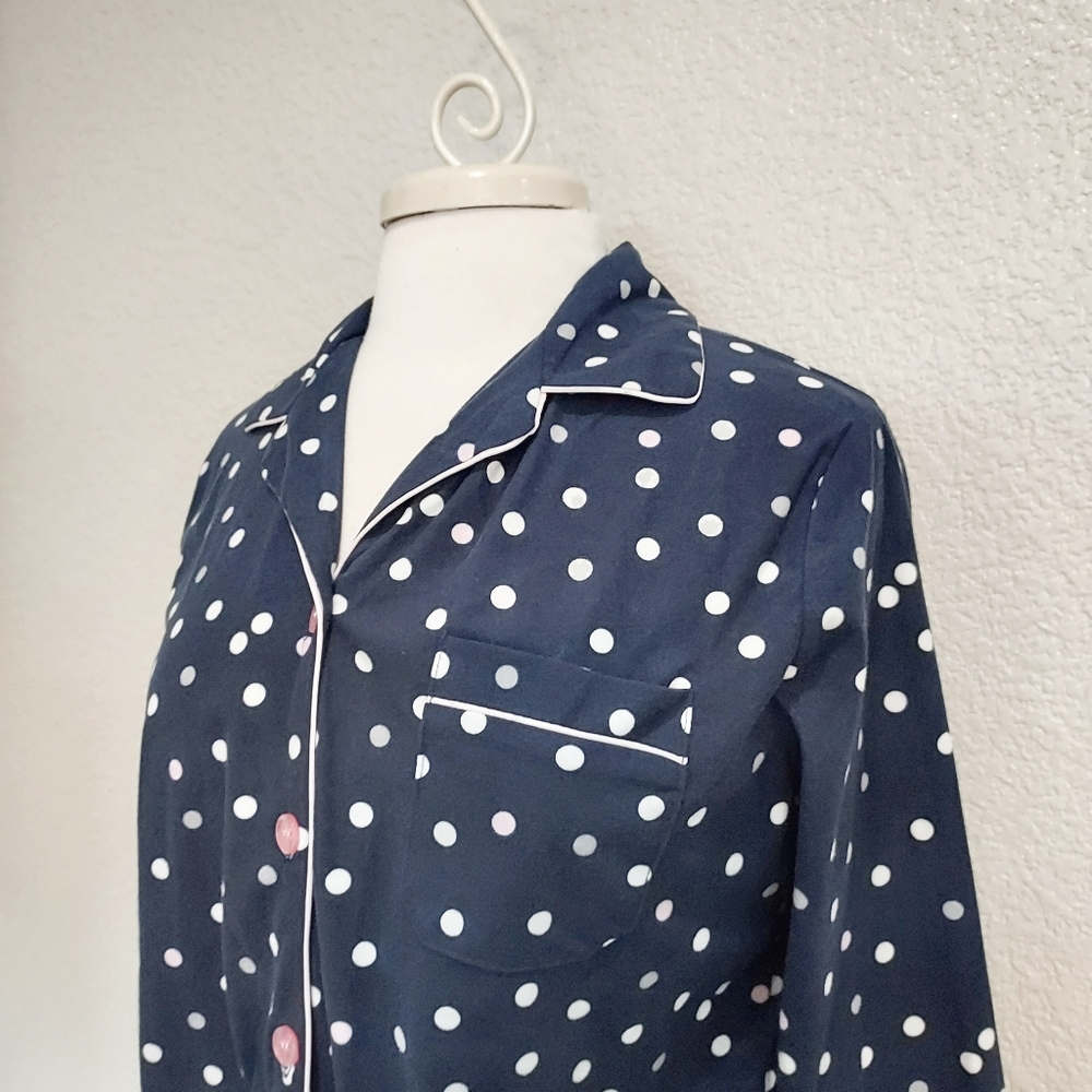 ⭐️5/$20 White Mark Blue & White Polka Dot Button Sleep Top Size Medium - Picture 8 of 10